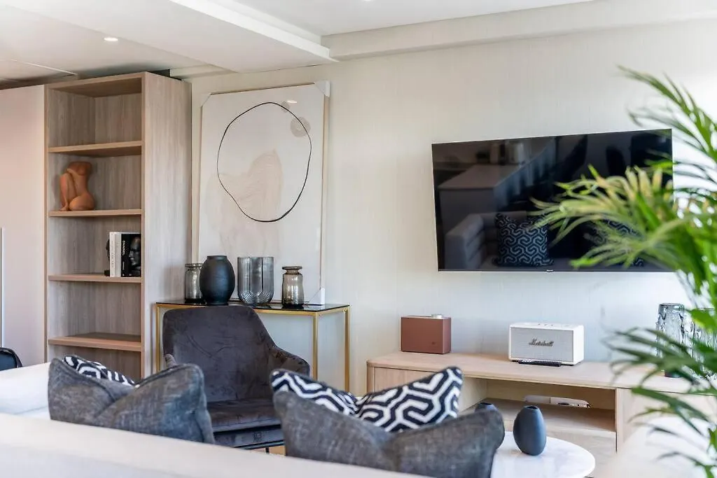 Strand Beach 2Br Views, Pool & Style ケープタウン 0*,  南アフリカ